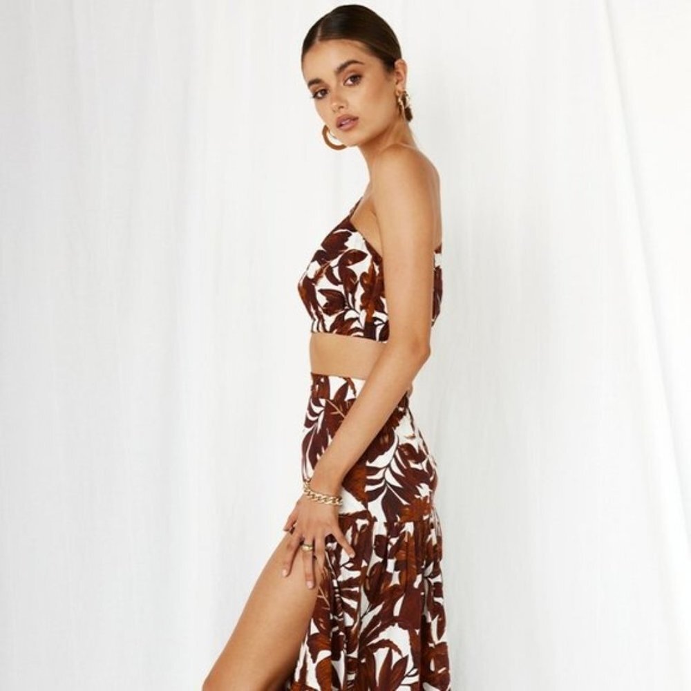 Seven Wonders | NEW Lorelei One Shoulder Crop Top in Chocolate Floral Size L - Picture 2 of 11